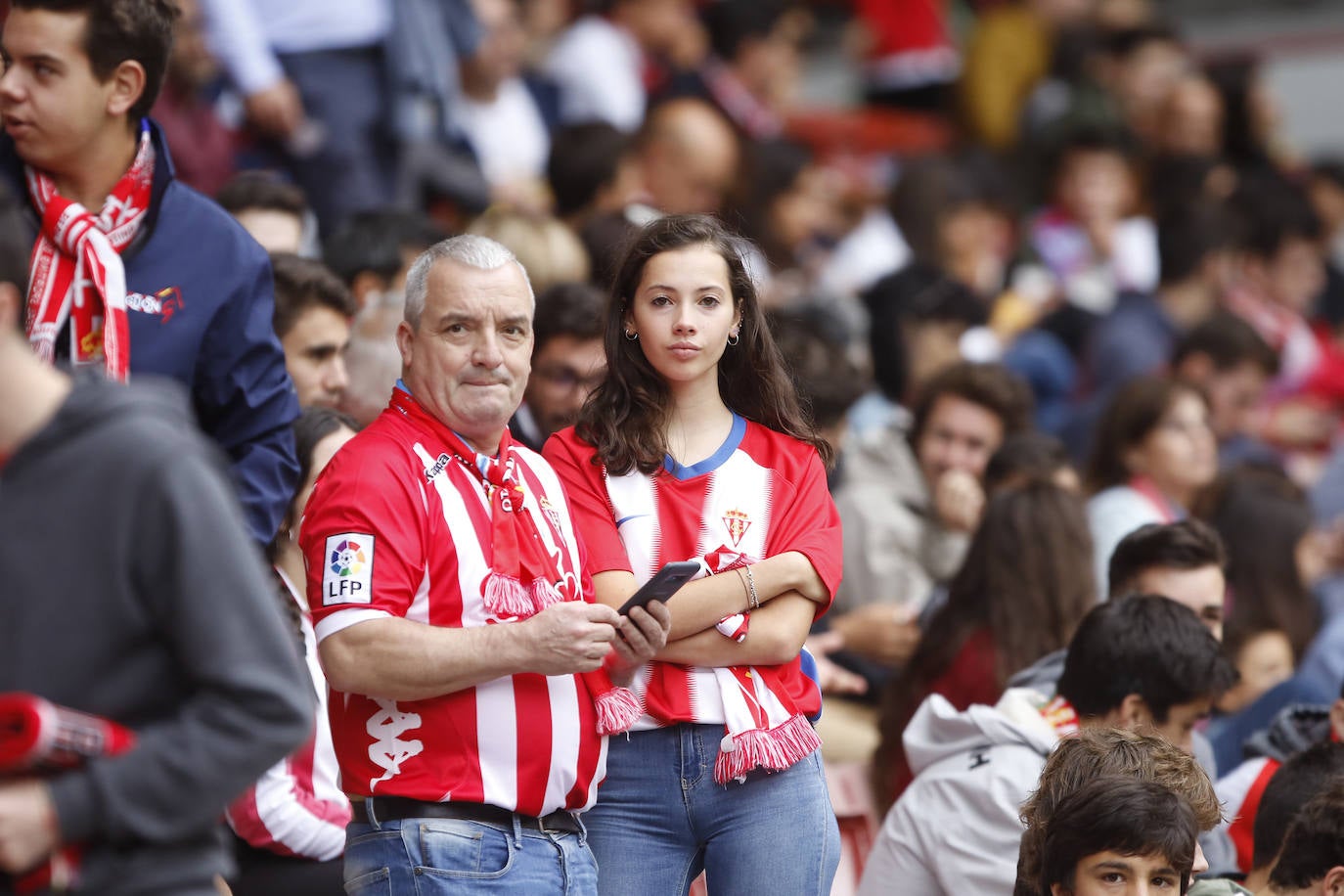 El Molinón se rinde a Manu García en la victoria del Sporting.