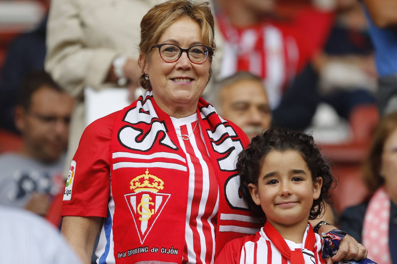 El Molinón se rinde a Manu García en la victoria del Sporting.