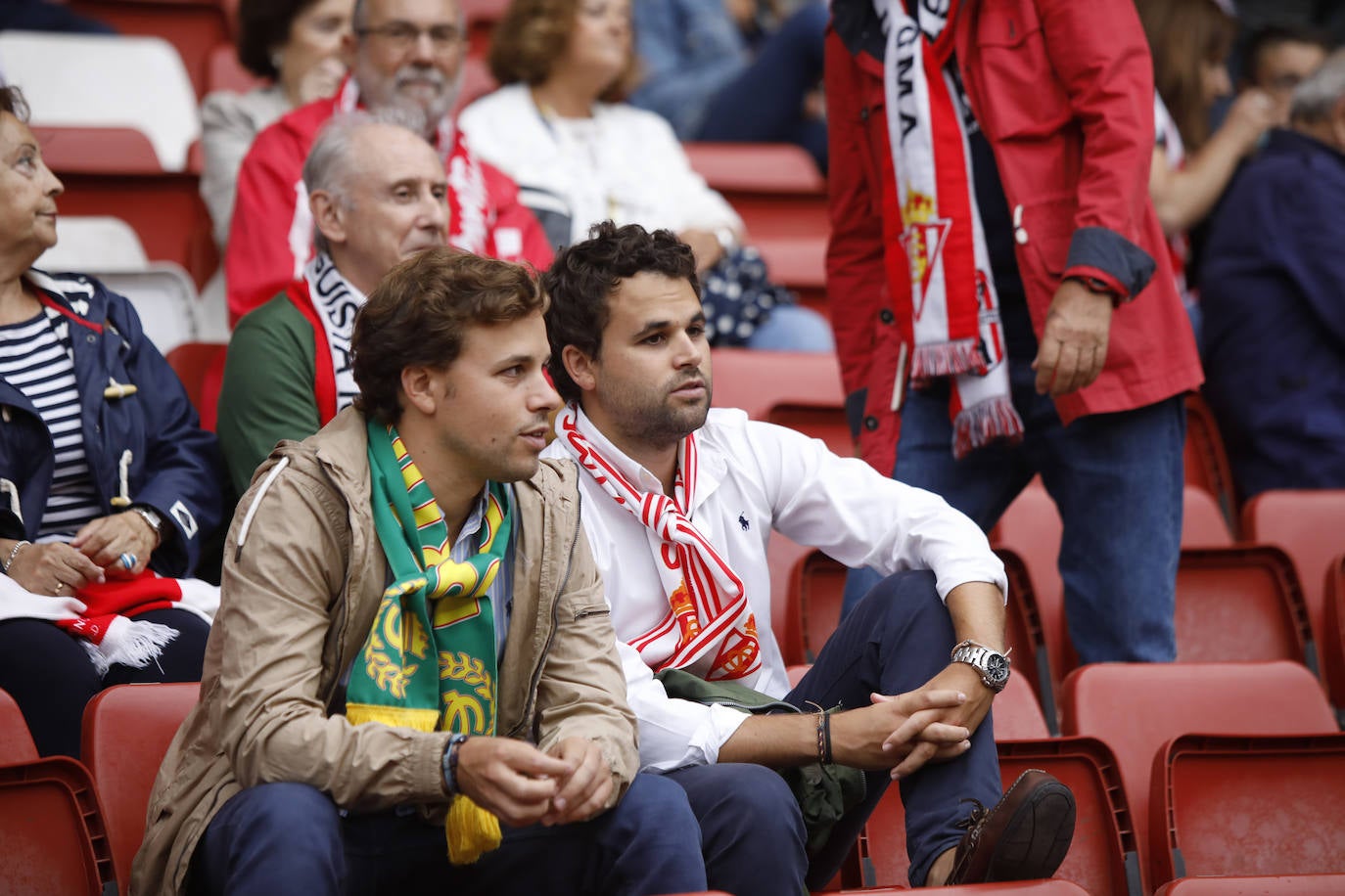El Molinón se rinde a Manu García en la victoria del Sporting.
