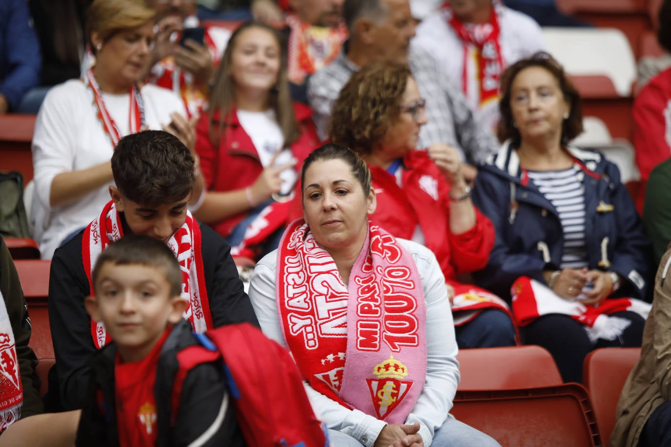 El Molinón se rinde a Manu García en la victoria del Sporting.
