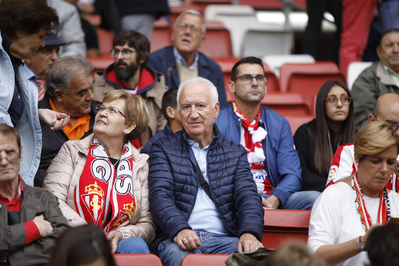 El Molinón se rinde a Manu García en la victoria del Sporting.