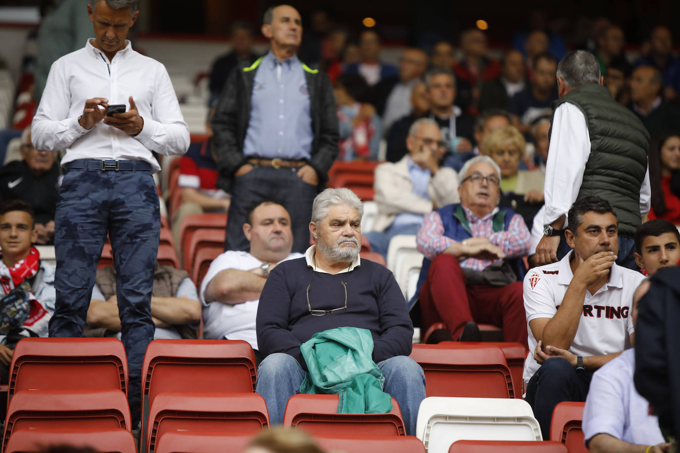 El Molinón se rinde a Manu García en la victoria del Sporting.