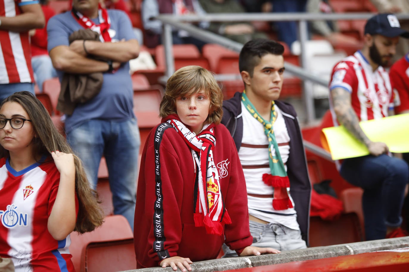 El Molinón se rinde a Manu García en la victoria del Sporting.