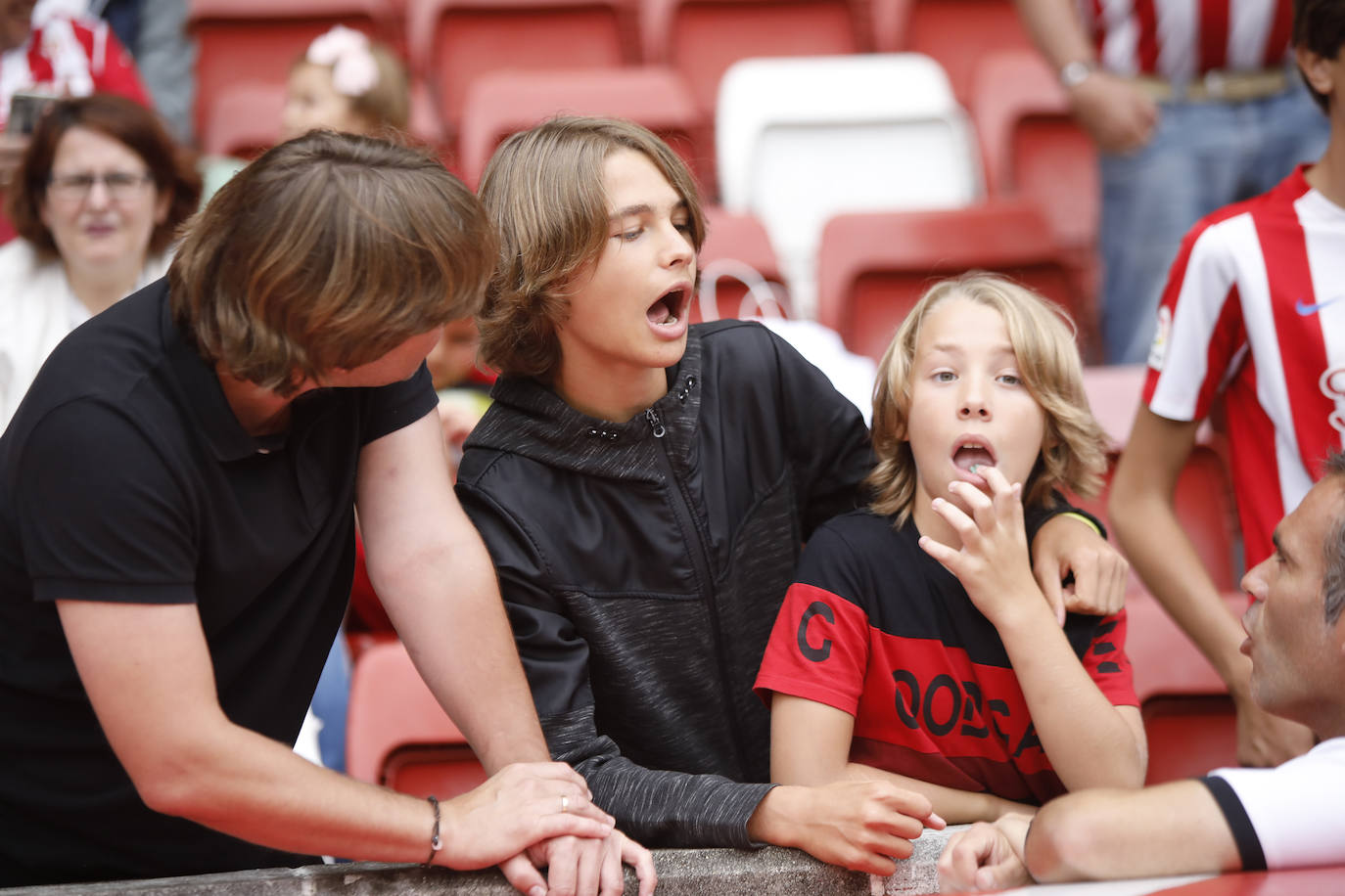El Molinón se rinde a Manu García en la victoria del Sporting.