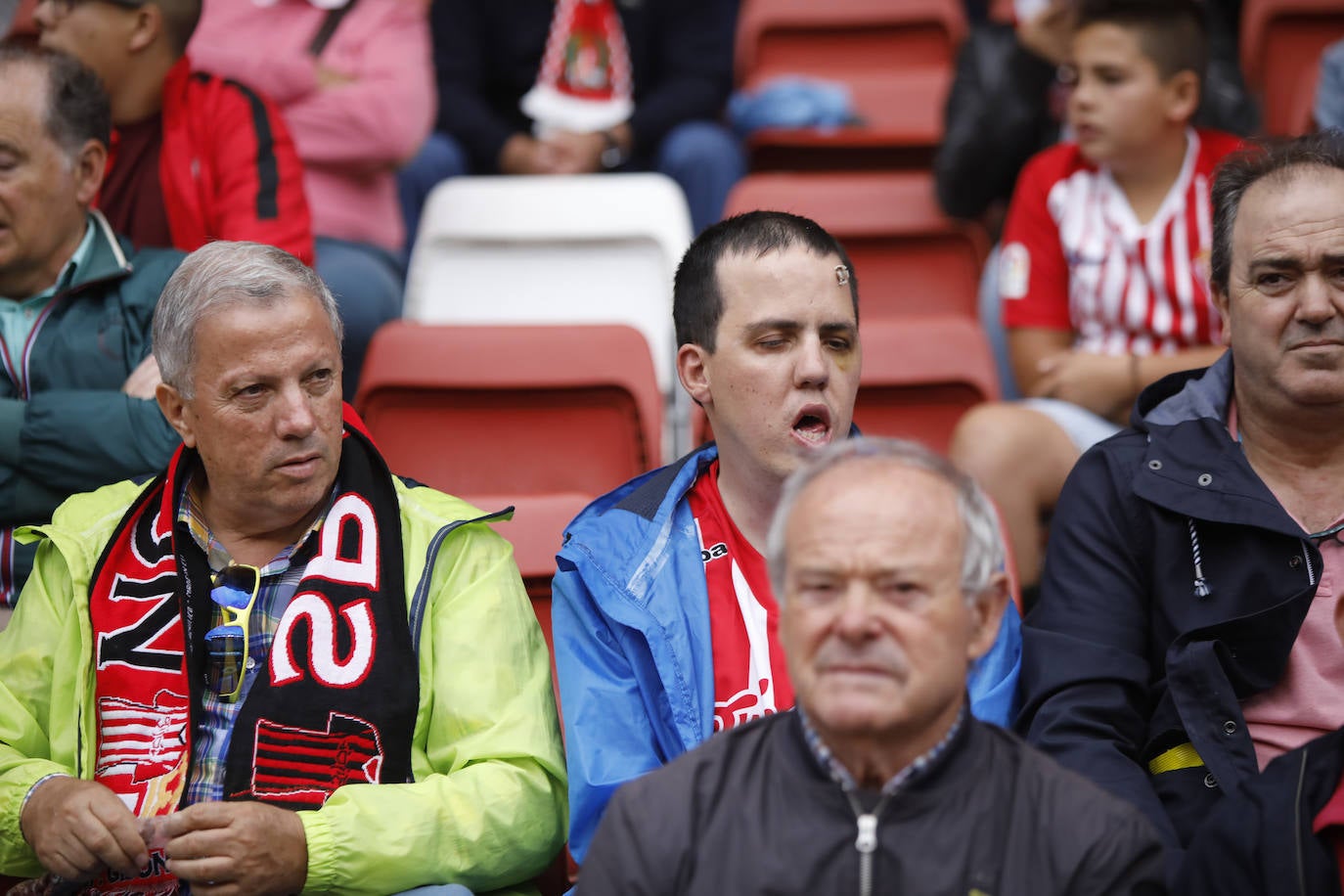 El Molinón se rinde a Manu García en la victoria del Sporting.