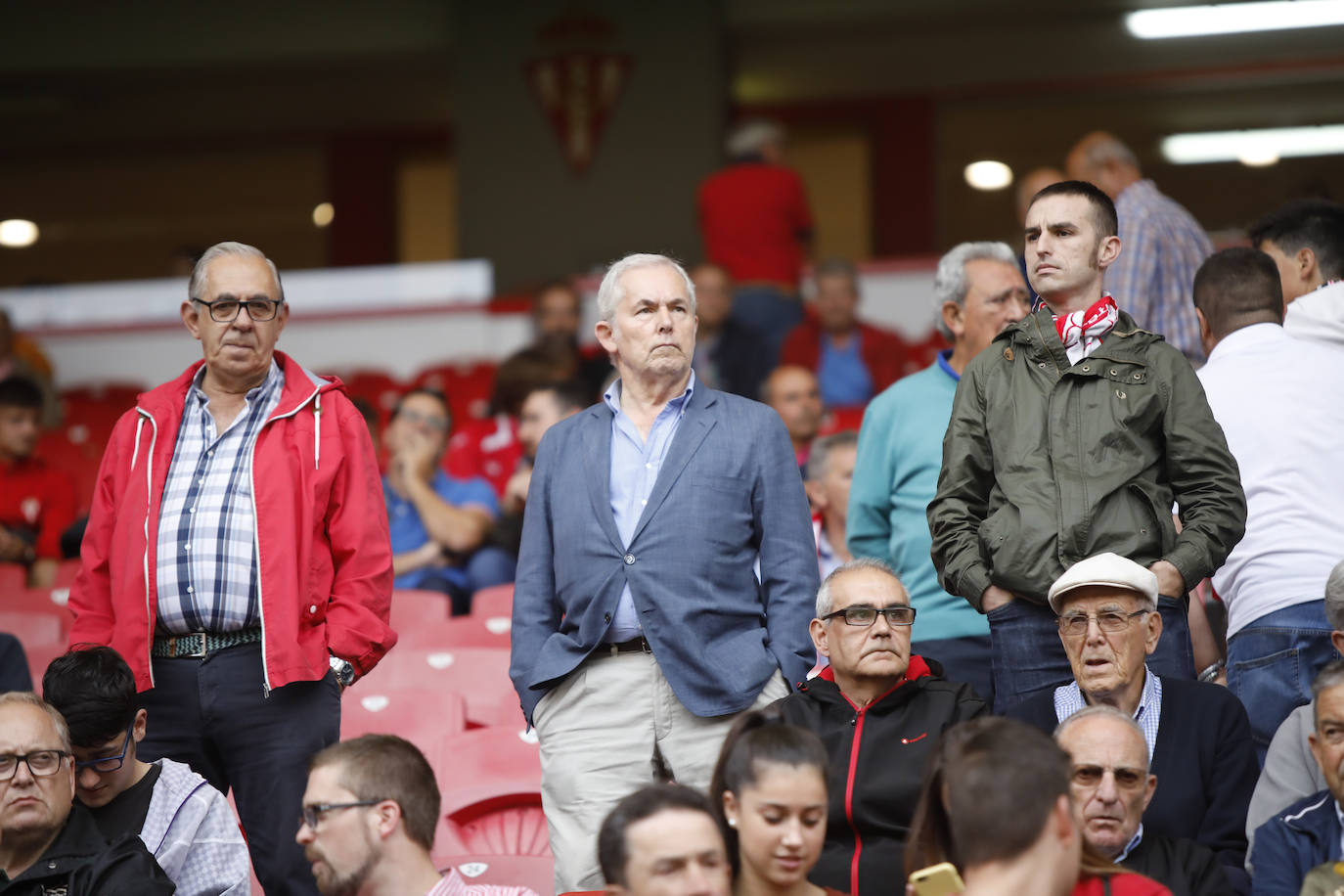 El Molinón se rinde a Manu García en la victoria del Sporting.