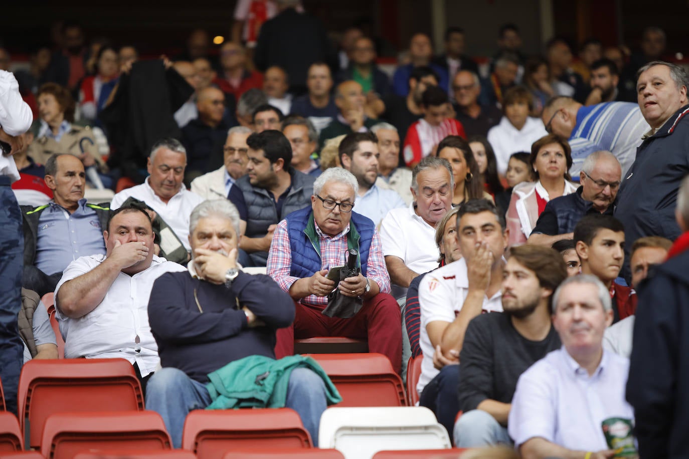 El Molinón se rinde a Manu García en la victoria del Sporting.