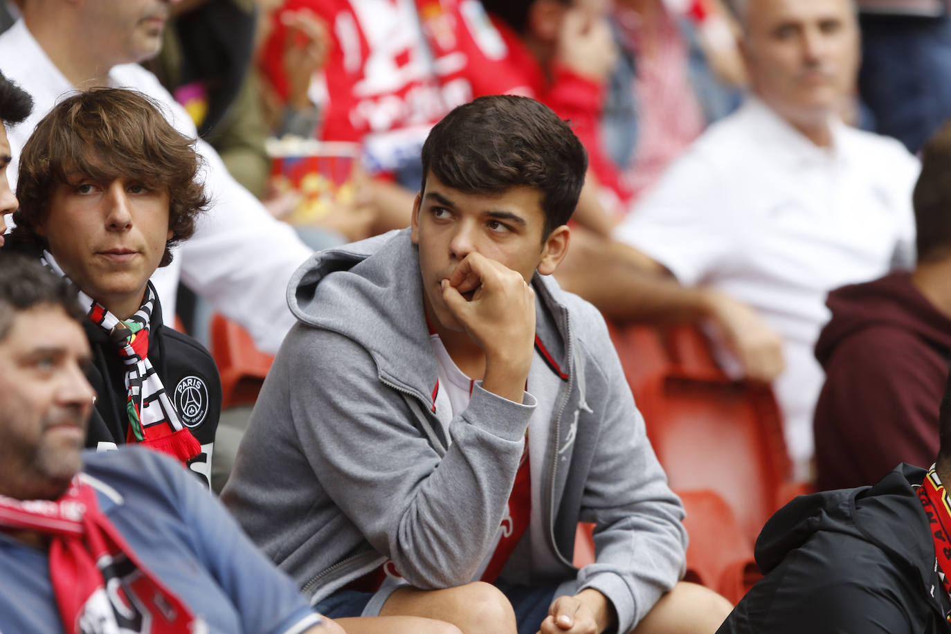 El Molinón se rinde a Manu García en la victoria del Sporting.