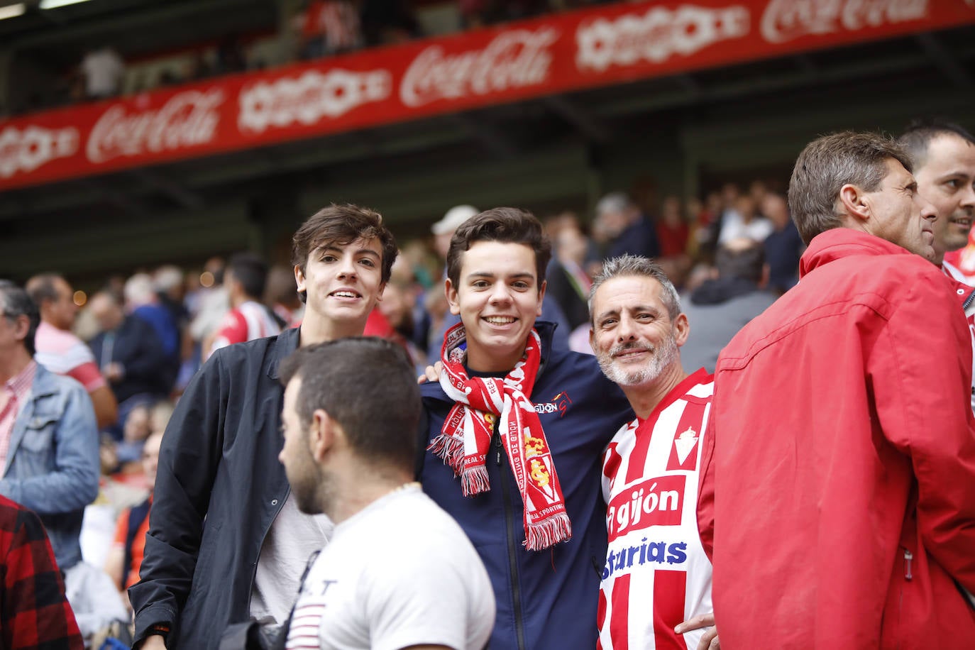 El Molinón se rinde a Manu García en la victoria del Sporting.