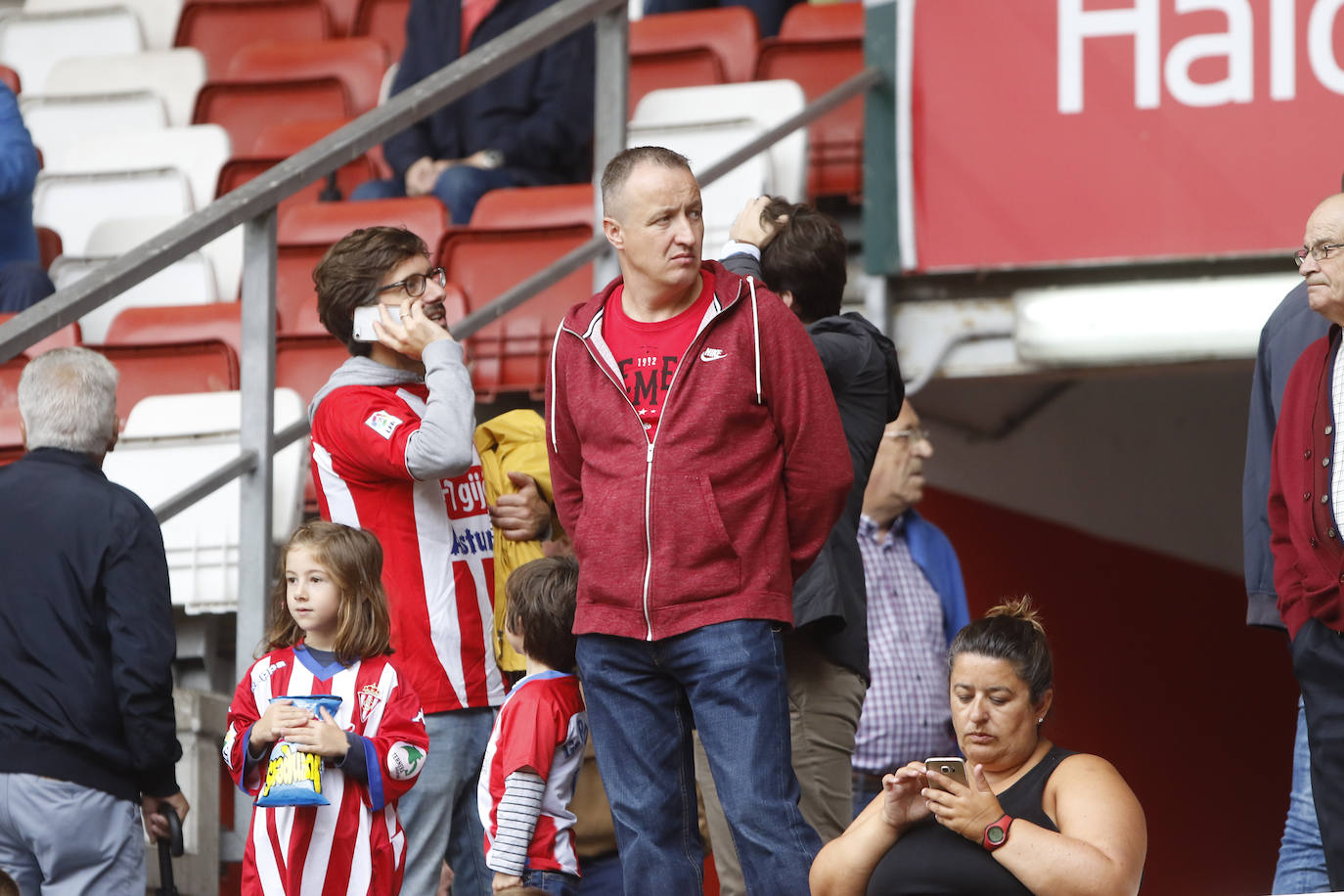El Molinón se rinde a Manu García en la victoria del Sporting.