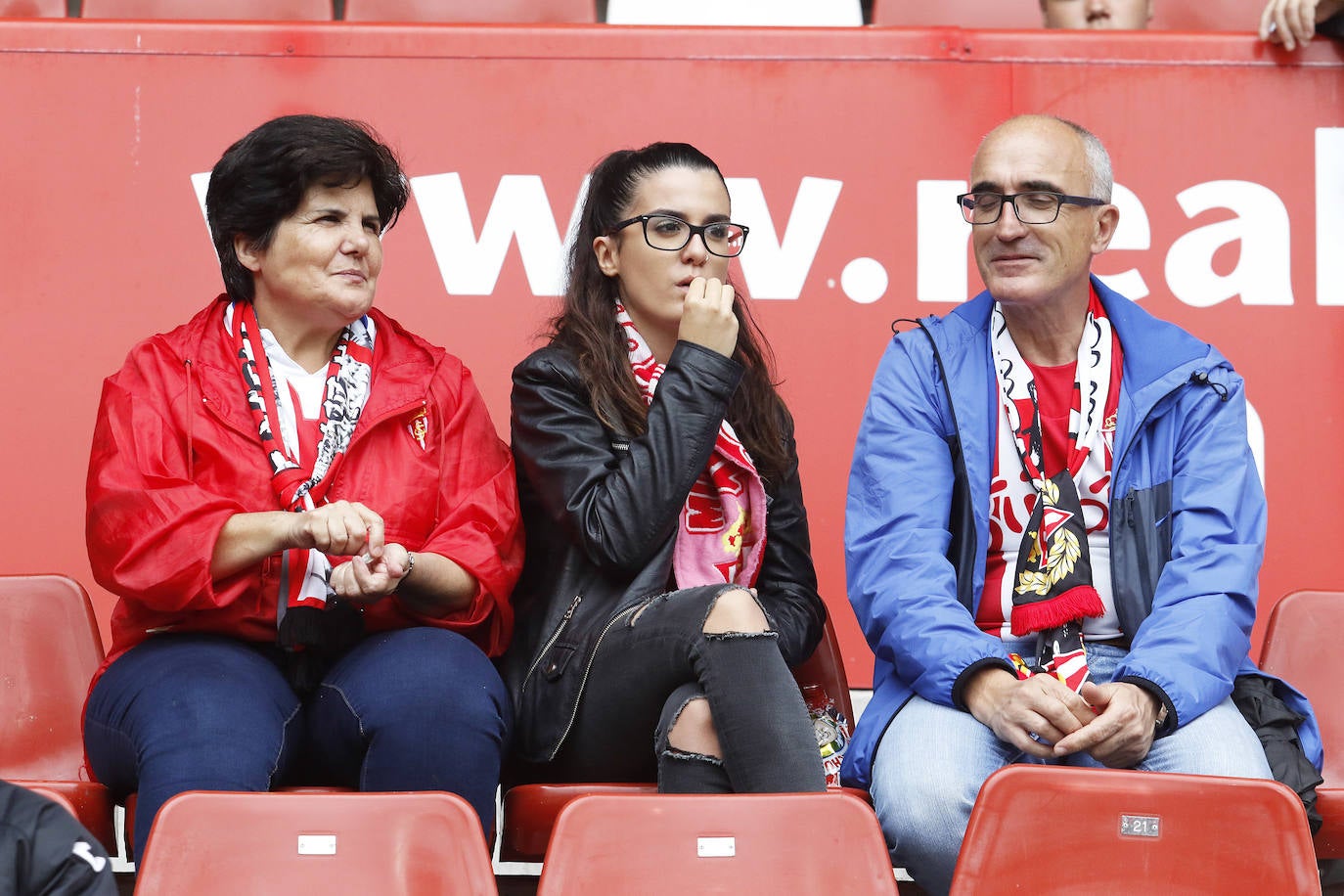 Fotos: ¿Estuviste en el partido Sporting-Albacete? ¡Búscate!