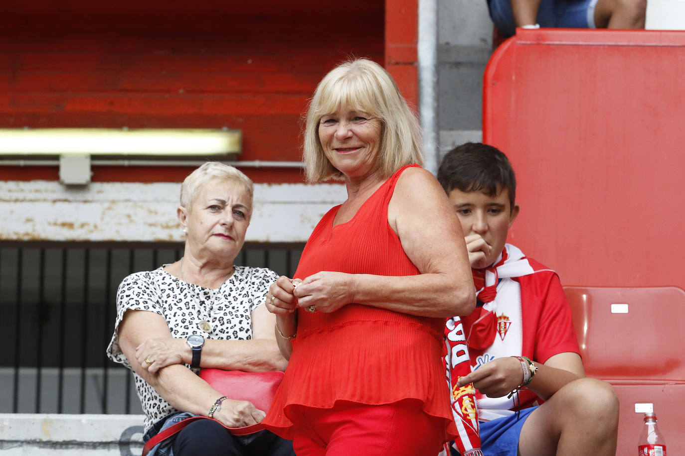 Fotos: ¿Estuviste en el partido Sporting-Albacete? ¡Búscate!