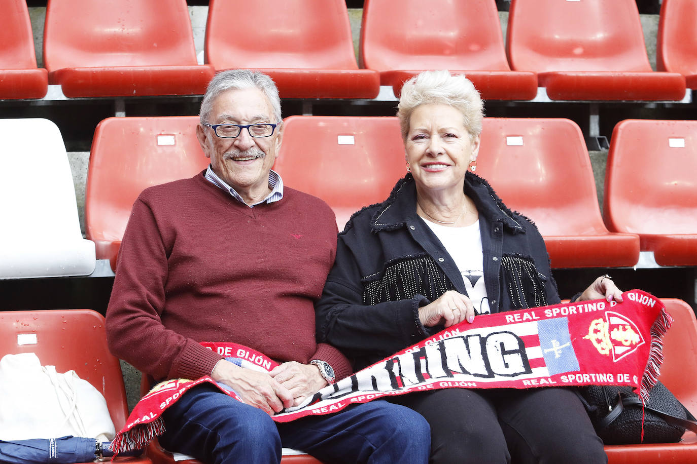 Fotos: ¿Estuviste en el partido Sporting-Albacete? ¡Búscate!