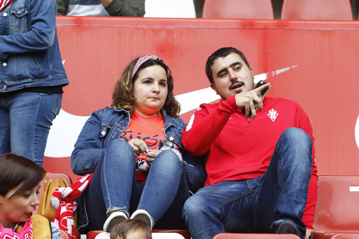 Fotos: ¿Estuviste en el partido Sporting-Albacete? ¡Búscate!