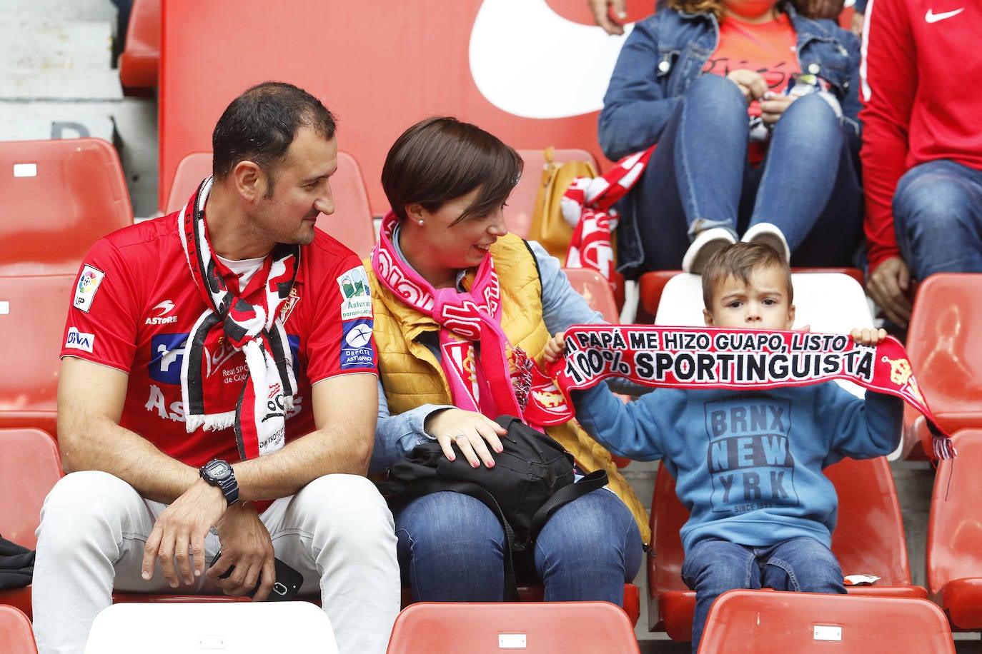 Fotos: ¿Estuviste en el partido Sporting-Albacete? ¡Búscate!