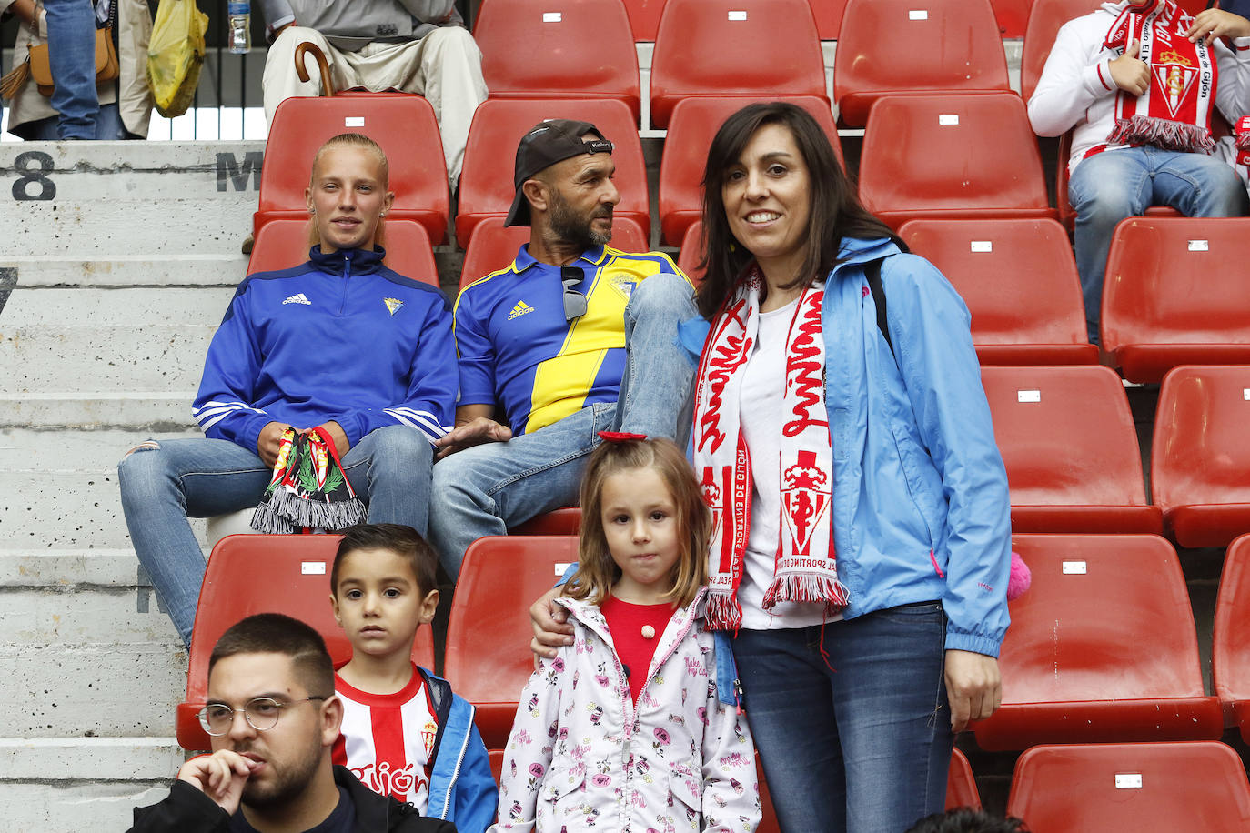 Fotos: ¿Estuviste en el partido Sporting-Albacete? ¡Búscate!