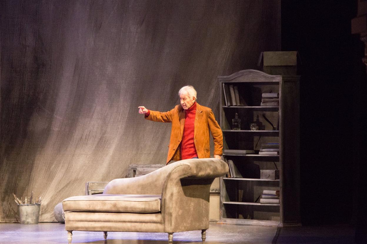 José Sacristán, durante su monólogo de ayer en el Palacio Valdés de Avilés. 