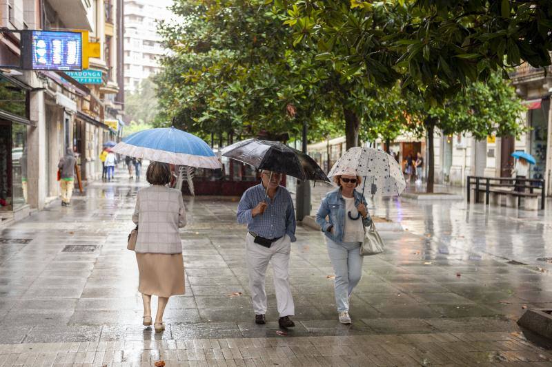 Fotos: Temperaturas otoñales y de intensas lluvias en Asturias