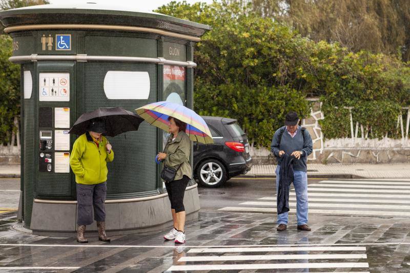 Fotos: Temperaturas otoñales y de intensas lluvias en Asturias