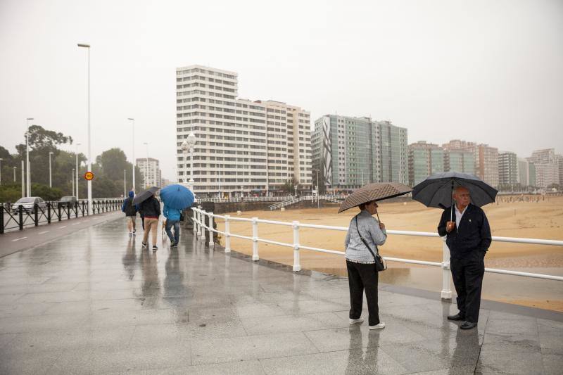 Fotos: Temperaturas otoñales y de intensas lluvias en Asturias