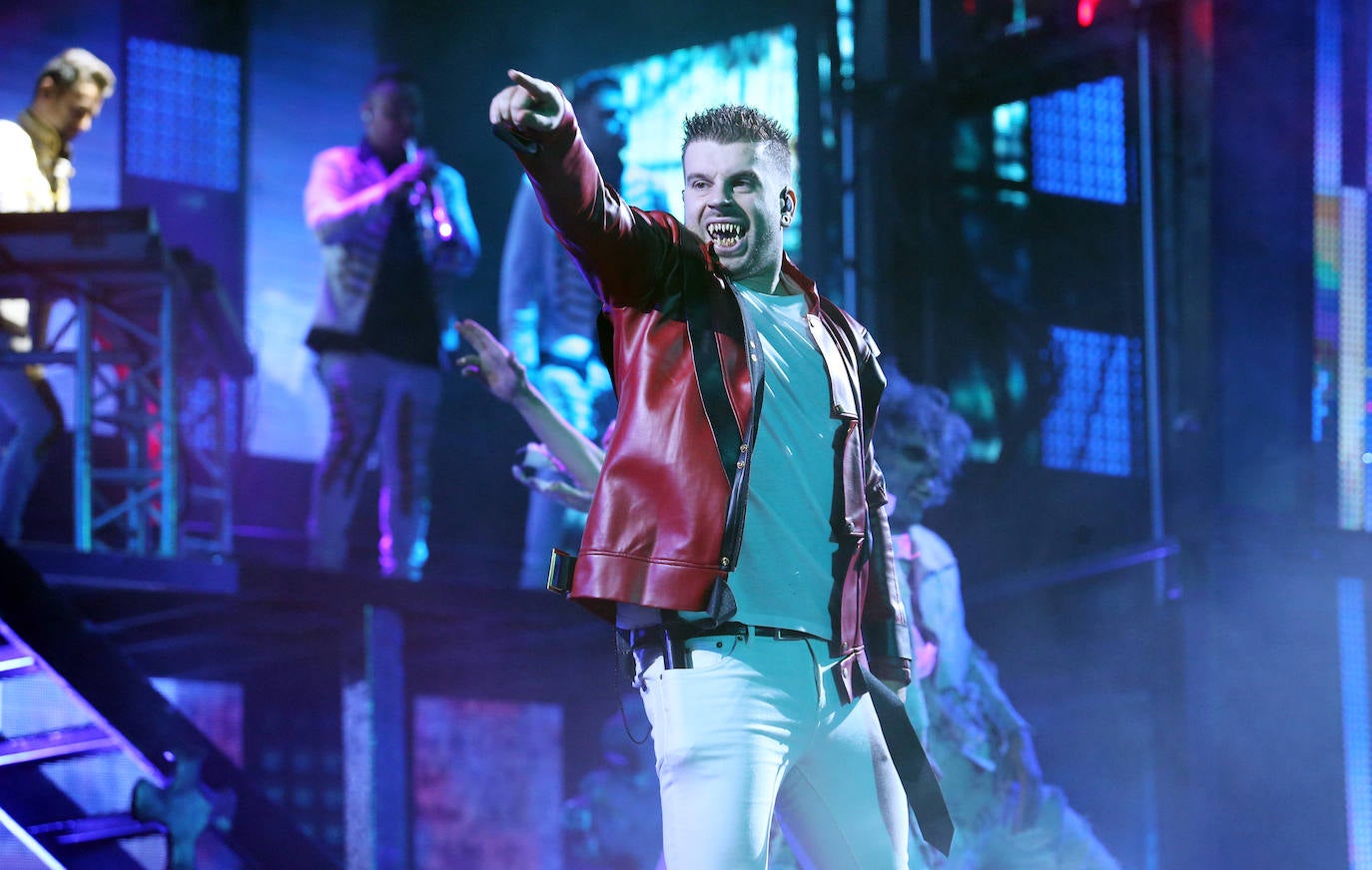 La orquesta congregó a un gran número de fieles así como vecinos de la localidad en la última verbena de este año.