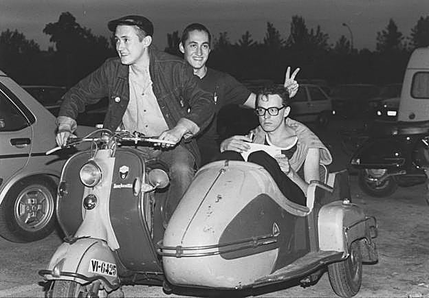 Fermin Muguruza e Iñigo Muguruza, de Kortatu, con Poch en Vitoria. 