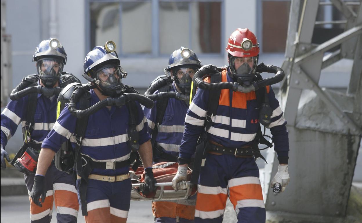 Miembros de la Brigada de Salvamento.