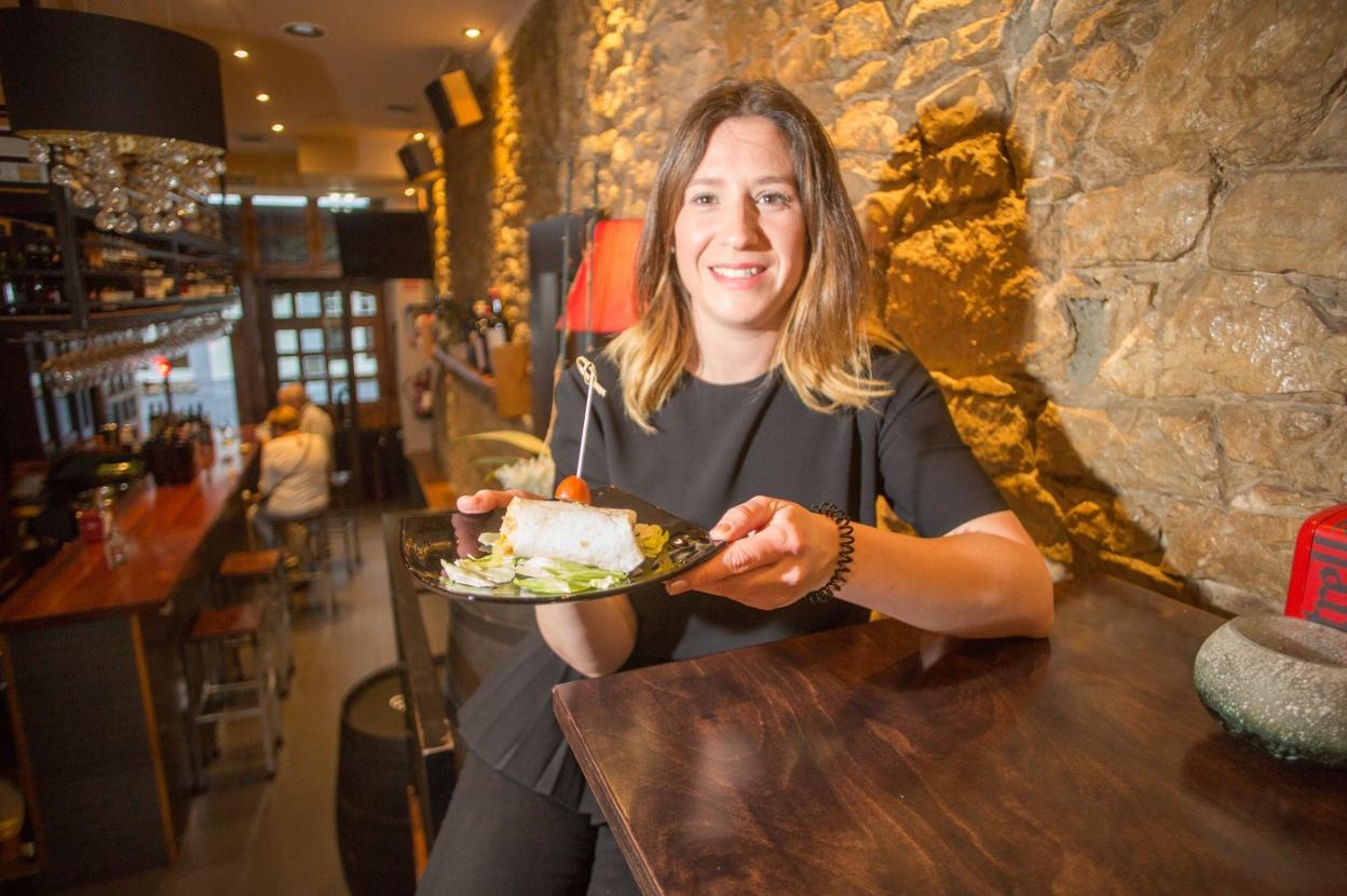 El Syrah en la calle Alfonso VII ofrece de tapa un burrito. 