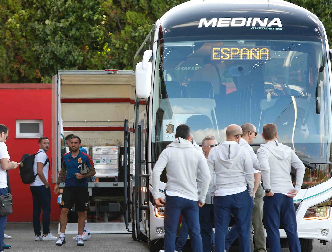 Los futbolistas se entrenaron en Gijón a puerta cerrada para preparar el partido del domingo en El Molinón ante las Islas Feroe