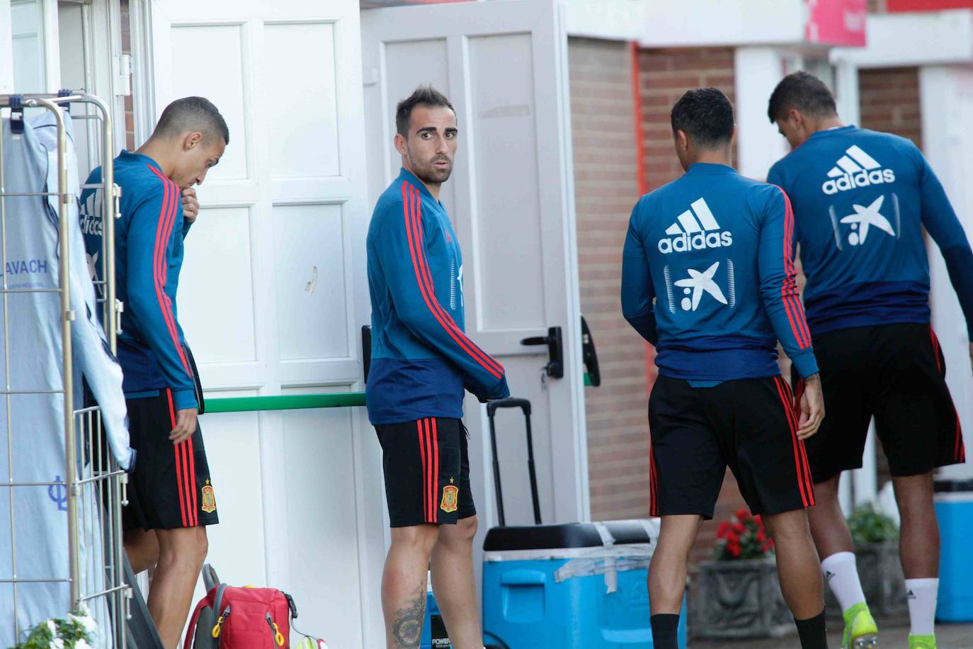 Los futbolistas se entrenaron en Gijón a puerta cerrada para preparar el partido del domingo en El Molinón ante las Islas Feroe