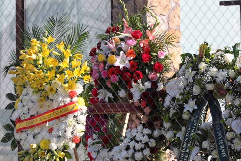 Familiares, amigos, deportistas, políticos, representantes de las Fuerzas de Seguridad y periodistas como Matías Prats han visitado la capilla ardiente de la medallista olímpica Blanca Fernández Ochoa, cuyo cuerpo sin vida fue encontrado este miércoles en la sierra de Guadarrama. Sus restos serán incinerados y, siempre que el juez dé autorización, esparcidos en una ceremonia íntima en Siete Picos, la montaña preferida de la exesquiadora.