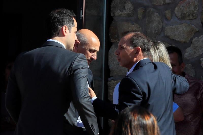 Familiares, amigos, deportistas, políticos, representantes de las Fuerzas de Seguridad y periodistas como Matías Prats han visitado la capilla ardiente de la medallista olímpica Blanca Fernández Ochoa, cuyo cuerpo sin vida fue encontrado este miércoles en la sierra de Guadarrama. Sus restos serán incinerados y, siempre que el juez dé autorización, esparcidos en una ceremonia íntima en Siete Picos, la montaña preferida de la exesquiadora.