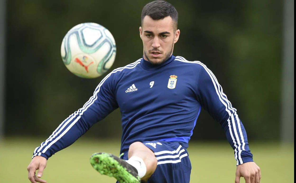 Joselu, en un entrenamiento del Real Oviedo