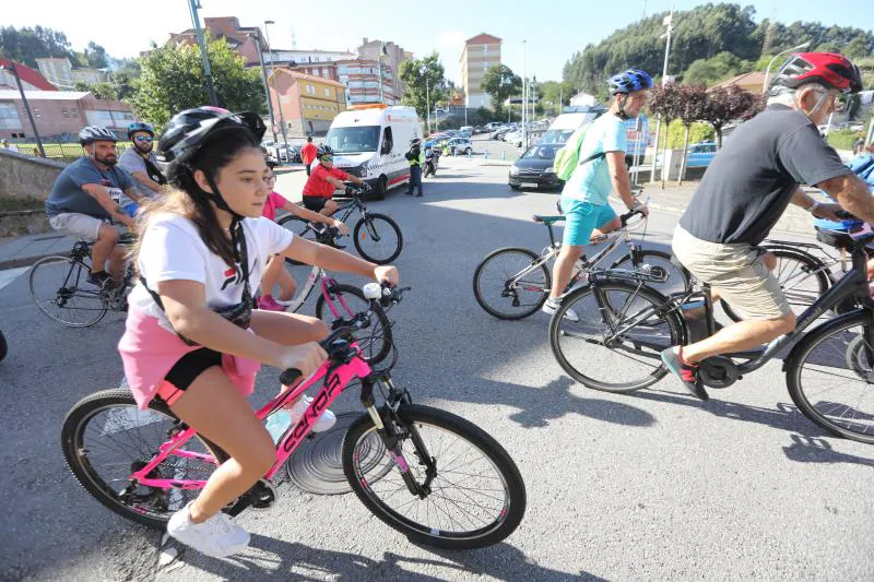 Un millar de personas participaron en el Dia de la Bici por las calles de Corvera.