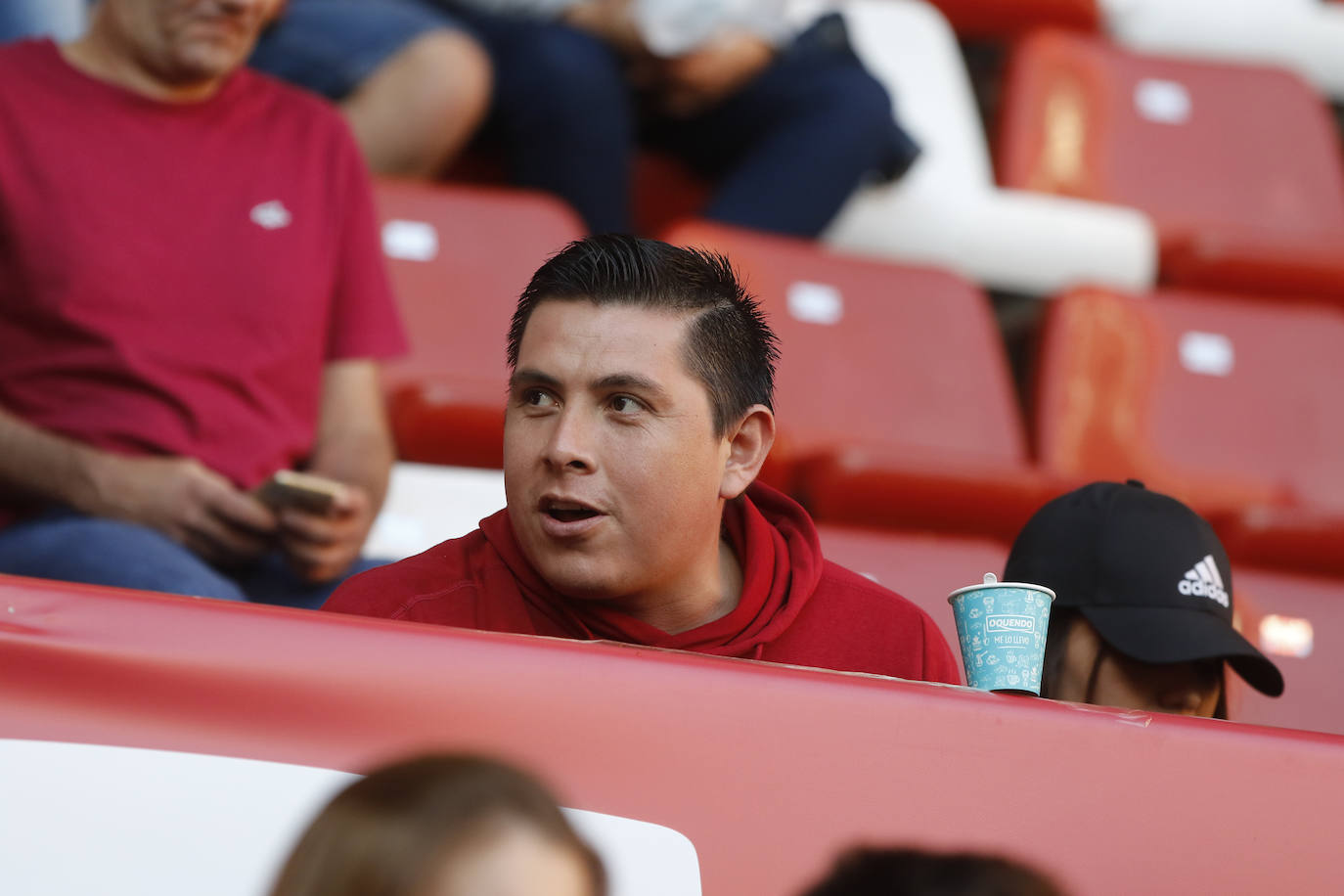 ¿Estuviste este domingo en el partido de la selección española en El Molinón? ¡Búscate en la galería! 