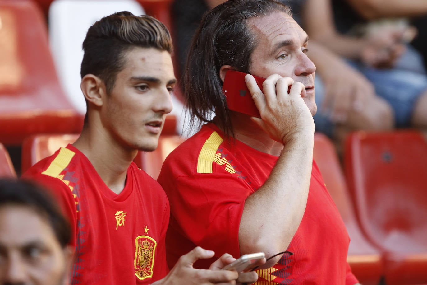 ¿Estuviste este domingo en el partido de la selección española en El Molinón? ¡Búscate en la galería! 