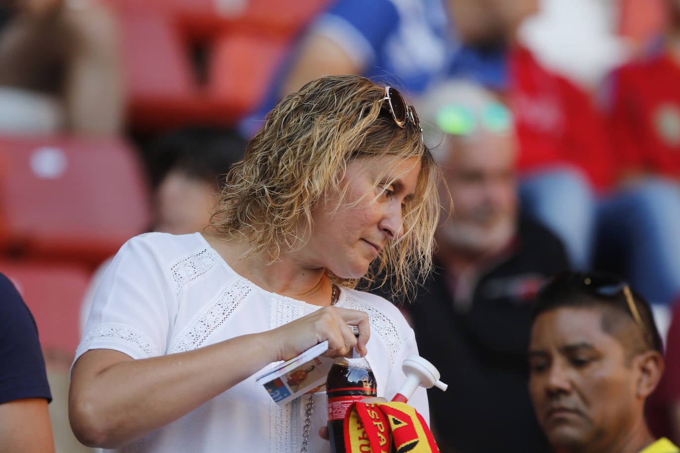 ¿Estuviste este domingo en el partido de la selección española en El Molinón? ¡Búscate en la galería! 