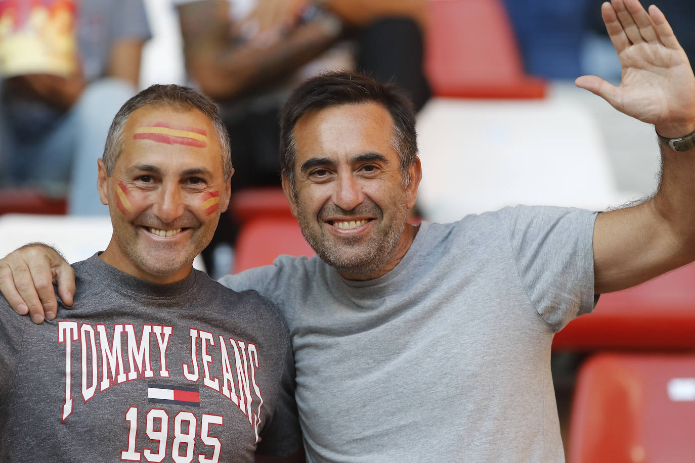 ¿Estuviste este domingo en el partido de la selección española en El Molinón? ¡Búscate en la galería! 