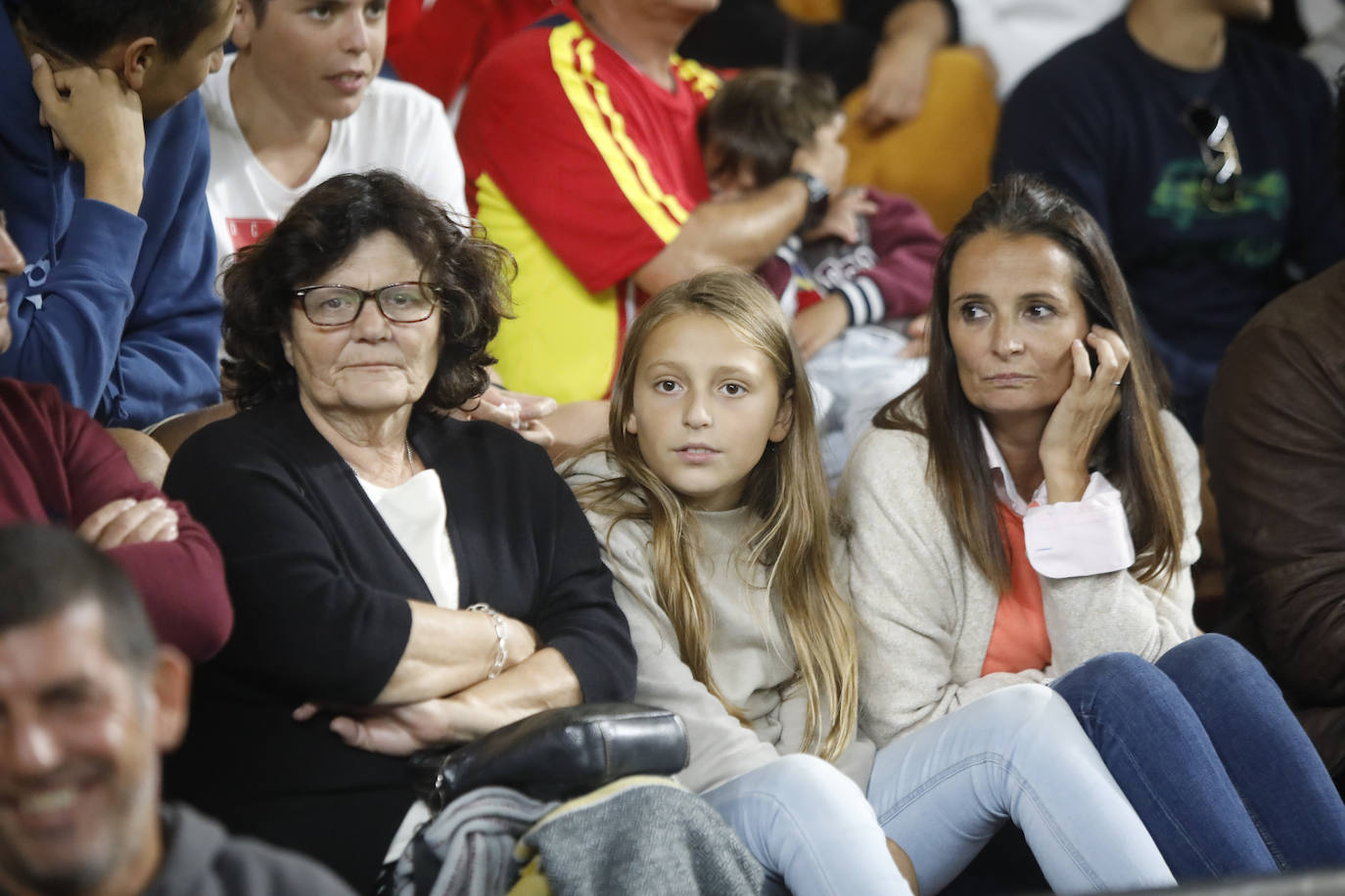 ¿Estuviste este domingo en el partido de la selección española en El Molinón? ¡Búscate en la galería! 