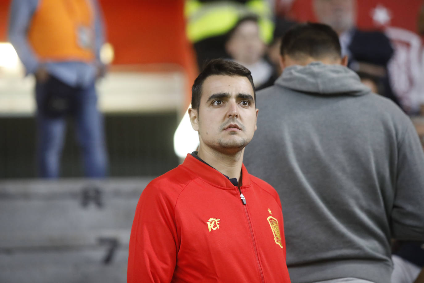 ¿Estuviste este domingo en el partido de la selección española en El Molinón? ¡Búscate en la galería! 