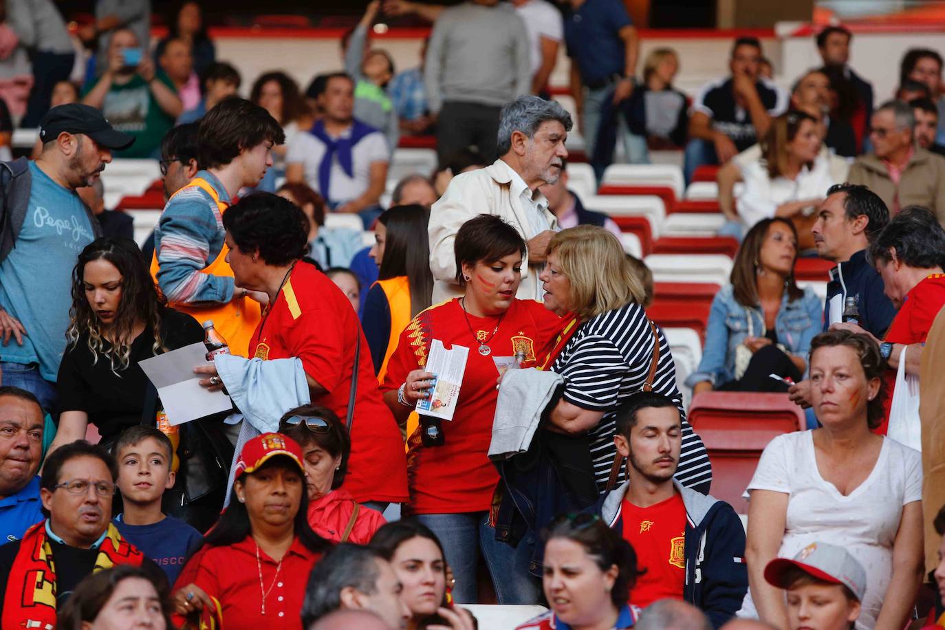 ¿Estuviste este domingo en el partido España-Islas Feroe en El Molinón? 