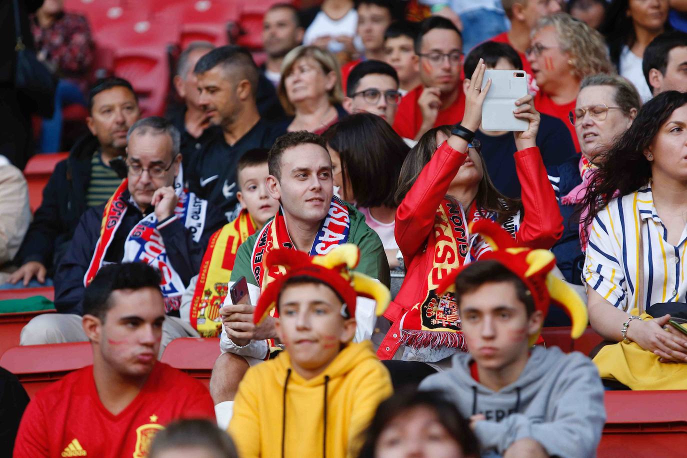 ¿Estuviste este domingo en el partido España-Islas Feroe en El Molinón? 