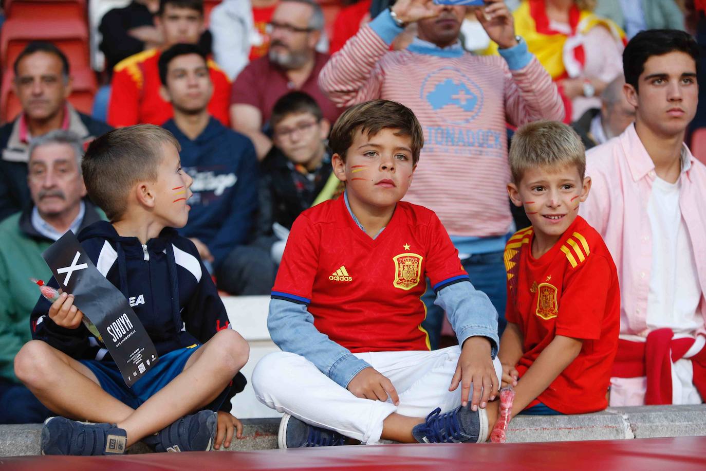 ¿Estuviste este domingo en el partido España-Islas Feroe en El Molinón? 