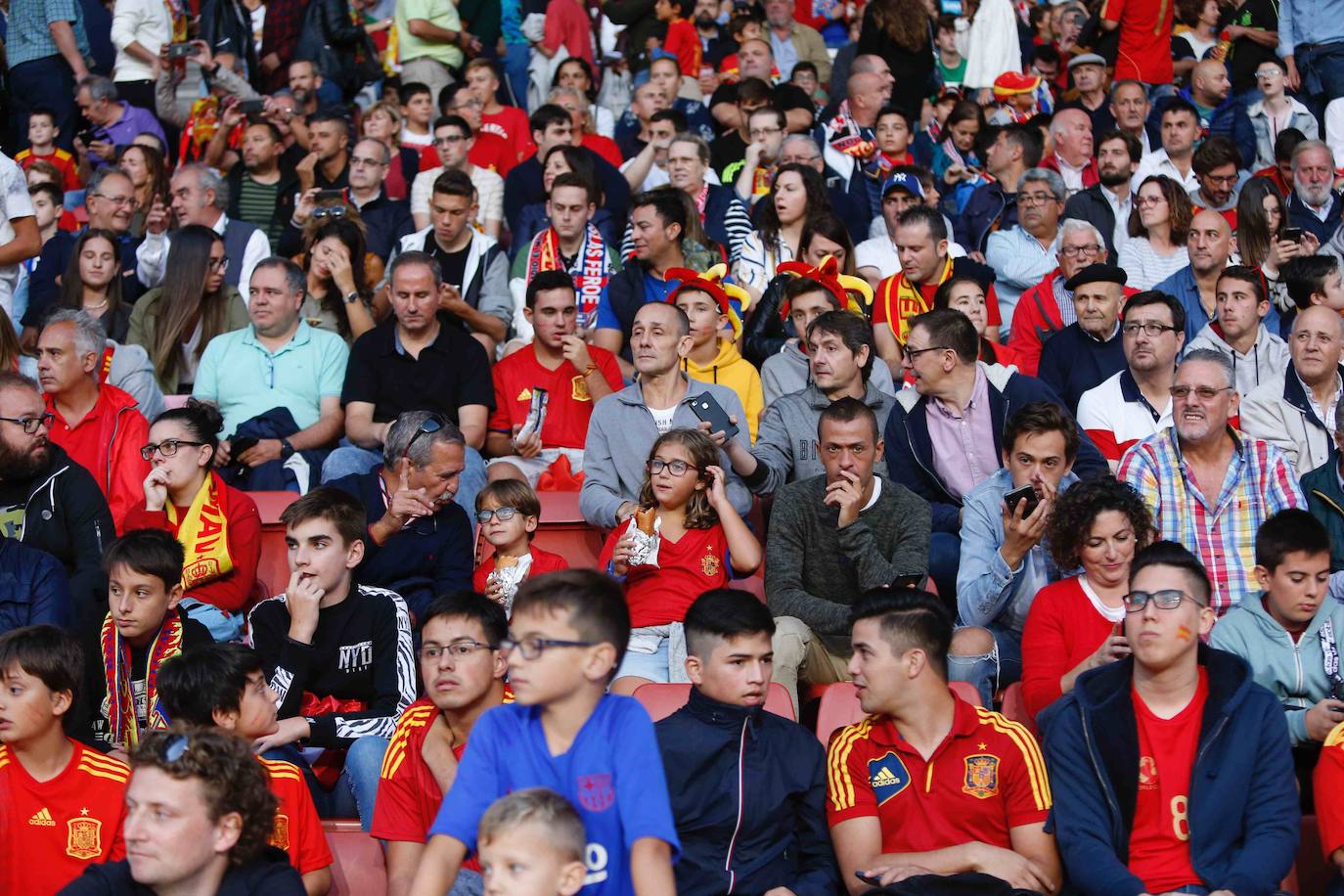 ¿Estuviste este domingo en el partido España-Islas Feroe en El Molinón? 