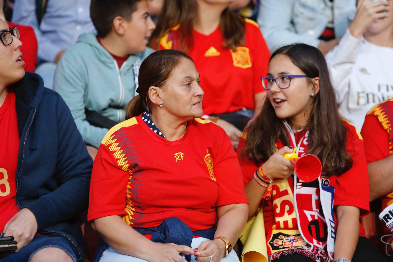 ¿Estuviste este domingo en el partido España-Islas Feroe en El Molinón? 