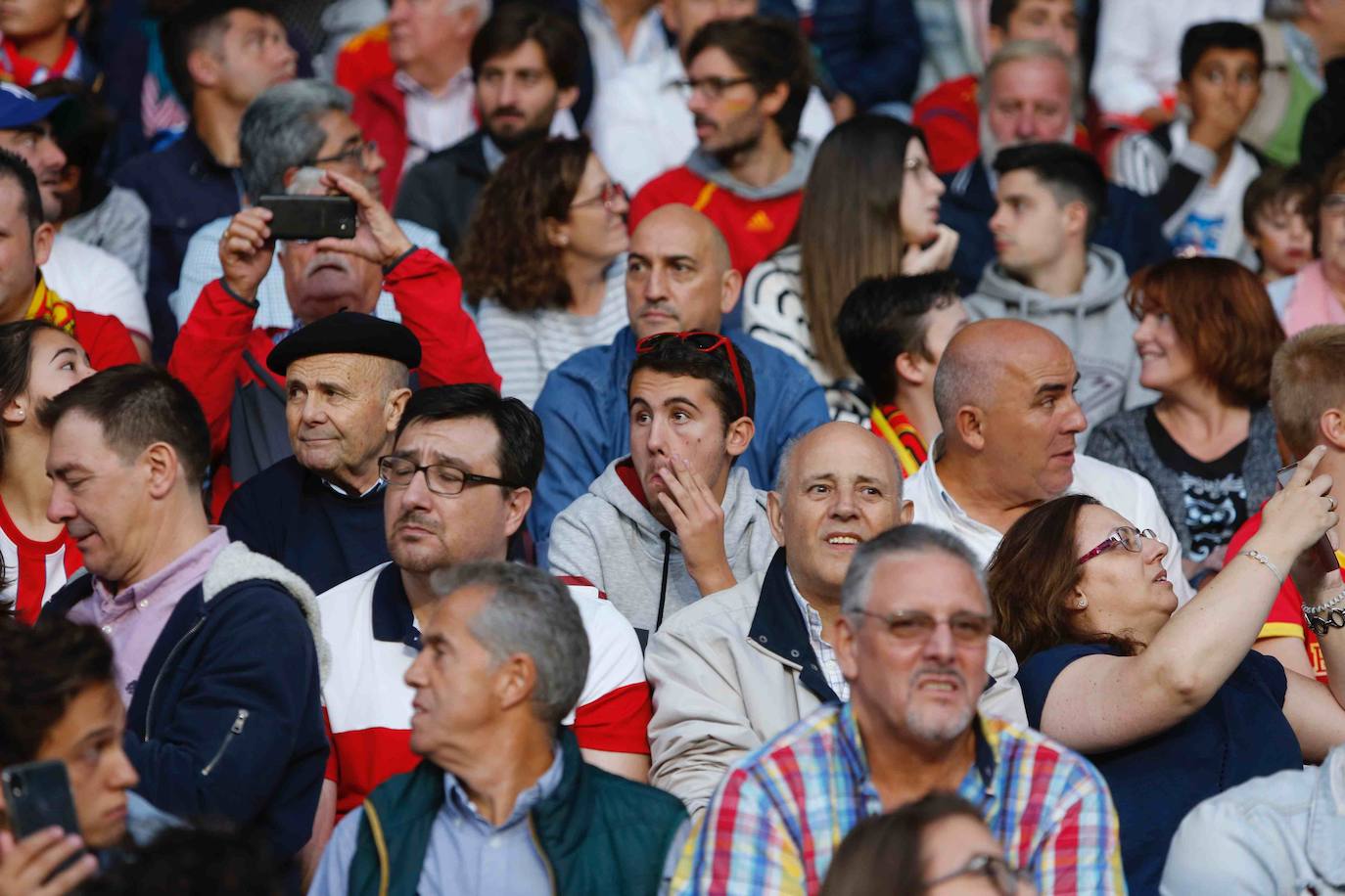 ¿Estuviste este domingo en el partido España-Islas Feroe en El Molinón? 