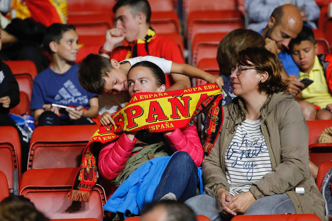 ¿Estuviste este domingo en el partido España-Islas Feroe en El Molinón? 