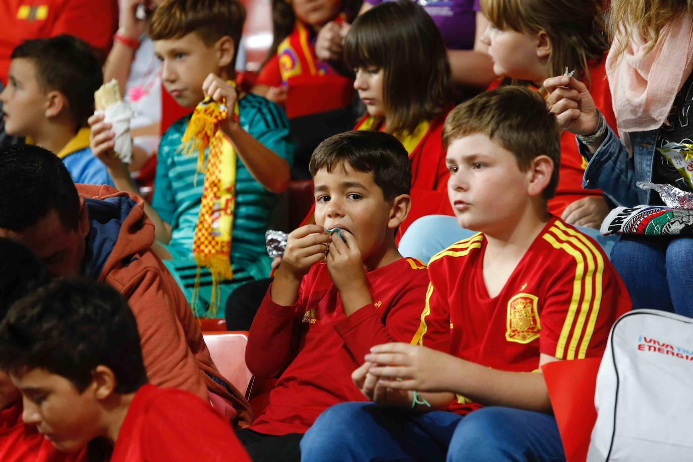 ¿Estuviste este domingo en el partido España-Islas Feroe en El Molinón? 