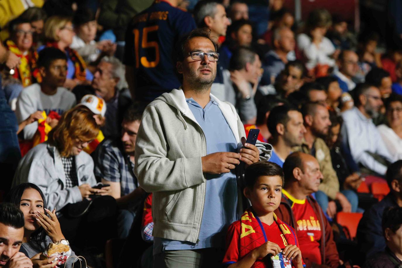 ¿Estuviste este domingo en el partido España-Islas Feroe en El Molinón? 