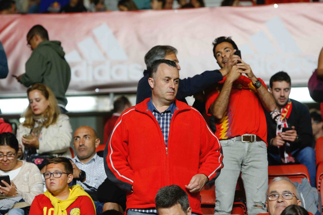 ¿Estuviste este domingo en el partido España-Islas Feroe en El Molinón? 